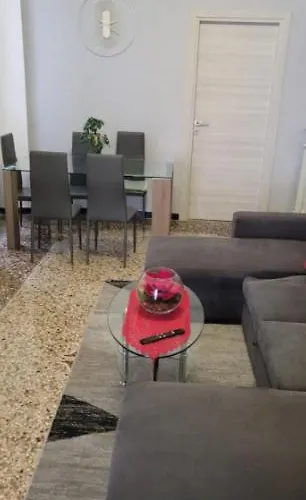 The Friend\'S Hause